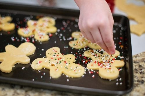 Baking christmas cookies is a fun tradition. Discover 25 more meaningful ideas to make Christmas special.